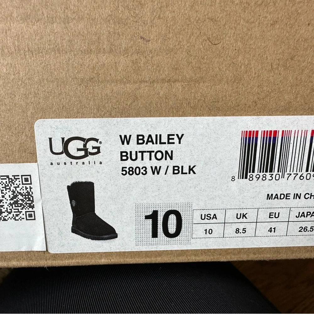 UGG black Bailey Button pull on boot.  size 10.  Boxed - Picture 4 of 14